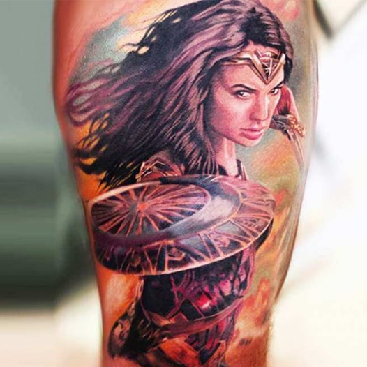 Tác phẩm Wonder Woman trên bắp chân