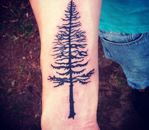 Hình xăm đẹp lấy cảm hứng từ cây thông trên cánh tay