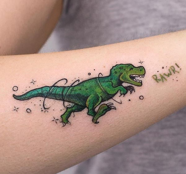 Hình xăm khủng long ấn tượng trên cánh tay