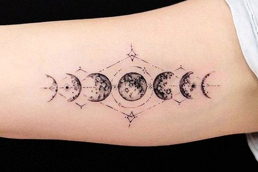 Hình xăm ngôi sao và mặt trăng  Tattoo Gà