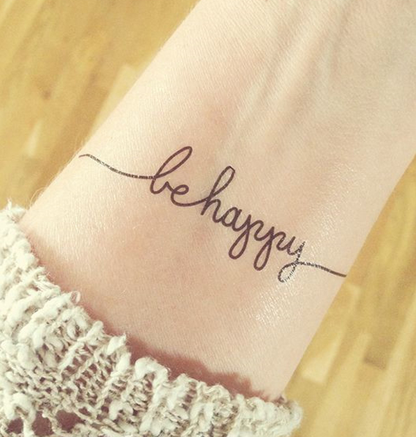 Hình xăm chữ Be Happy trên cổ tay
