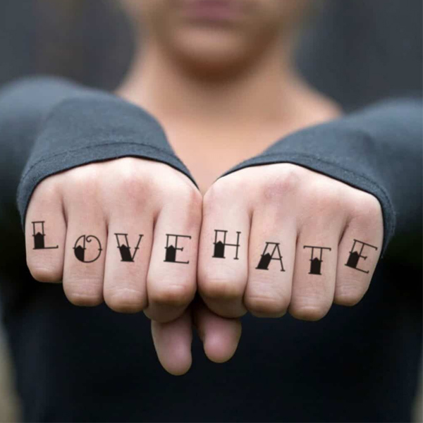 Hình xăm đẹp từ chữ love hate