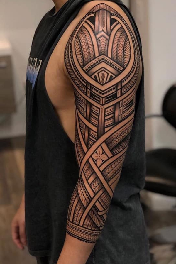 Hình xăm maori kín tay như một thứ phụ kiện độc đáo 