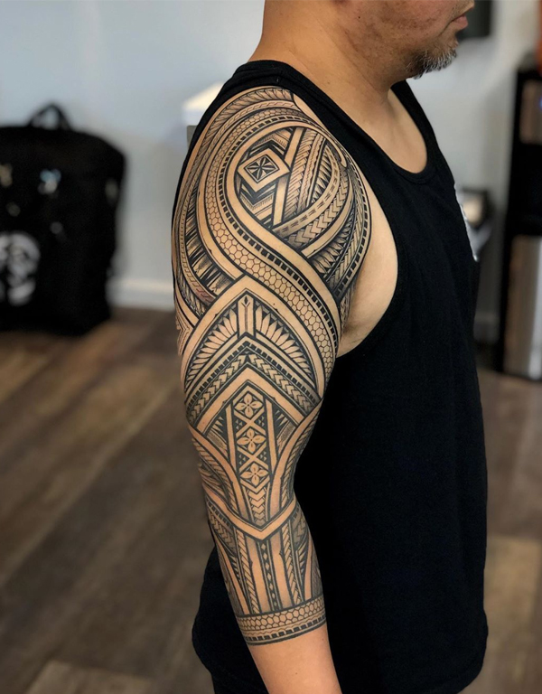 Hình xăm maori kín tay như tấm áo độc nhất vô nhị