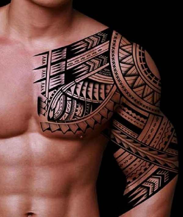 Hình xăm Maori nối ngực với cánh tay tôn thêm vẻ đẹp gợi cảm cho phái mạnh