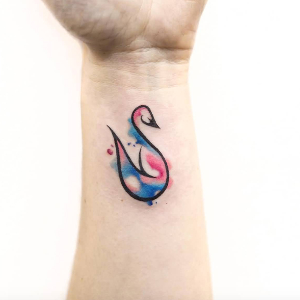 Hình xăm thiên nga (Swan tattoo) trên cổ tay