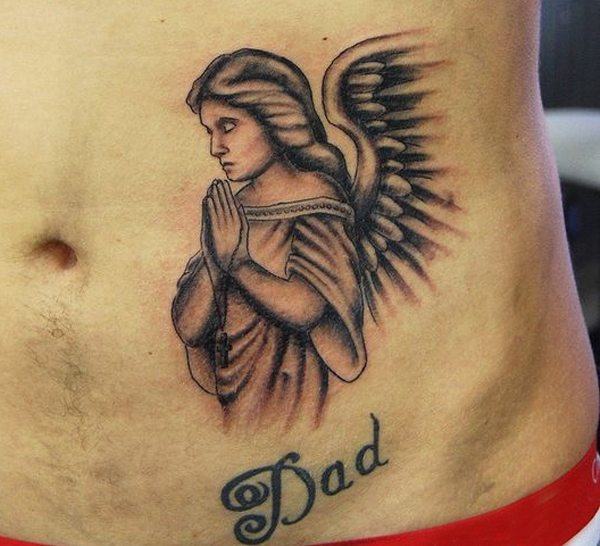 Hình xăm thiên thần ý nghĩa cùng chữ Dad thể hiện lòng tôn kính với người cha thân yêu