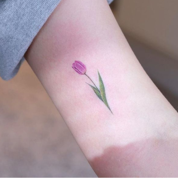 Ý nghĩa hình xăm hoa tulip trong tình yêu